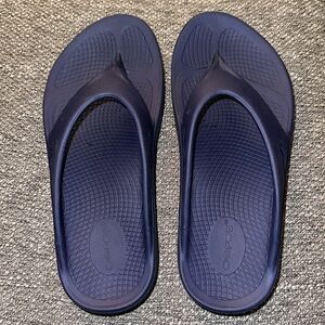 OOFOS OOriginal Recovery Flip Flop Sandals in Blue- Womens Size 9 /Mens 7 EU 40